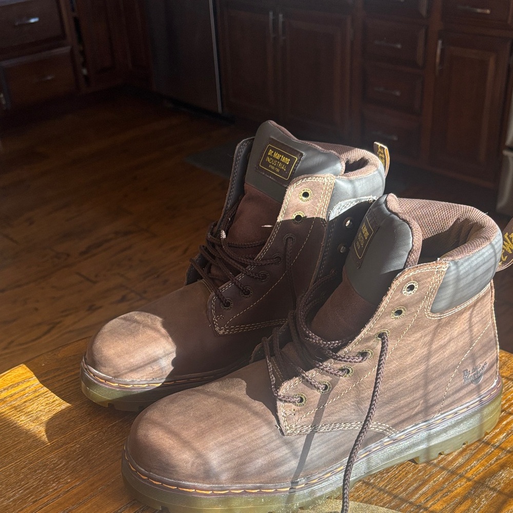 NEW Men’s Dr. Martens Dark Brown Lace-Up Boots